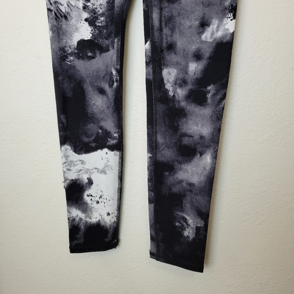 ALO YOGA Airbrush Leggings In Black Blast Size Large - Picture 8 of 11